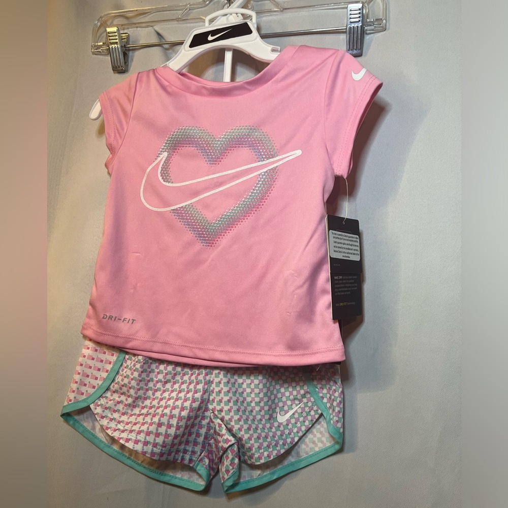 NWT Girl 2 Piece Nike Dri-Fit Set Color Tropical Twist